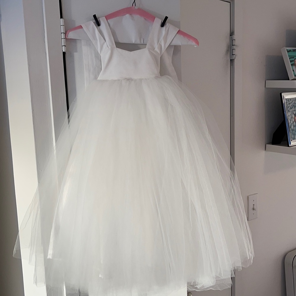 Beautiful white tulle flower girl dress, size 3